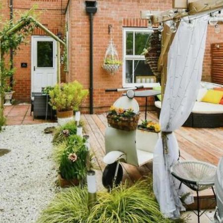 Cosy Garden Flat, Private Hot Tub & Four Poster Bed Apartment York Ngoại thất bức ảnh