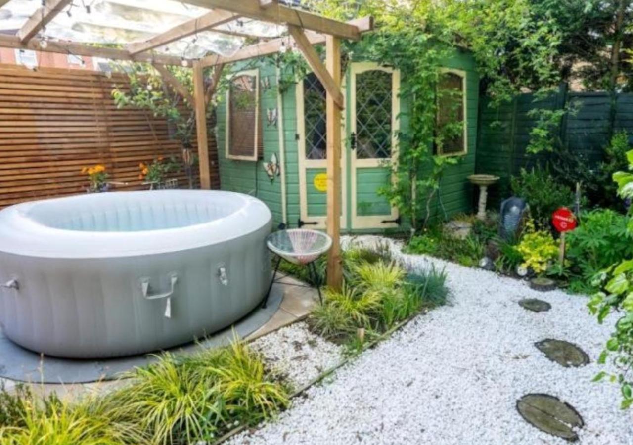 Cosy Garden Flat, Private Hot Tub & Four Poster Bed Apartment York Ngoại thất bức ảnh